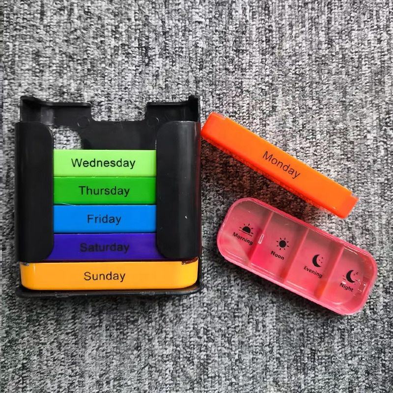 Begrenzte Zeit: 30% RABATT 🔥Tragbare 7-Tage-Medikamentenbox - 28 Fächer, anpassbare Wochen-Pillendose aus lebensmittelechtem Kunststoff